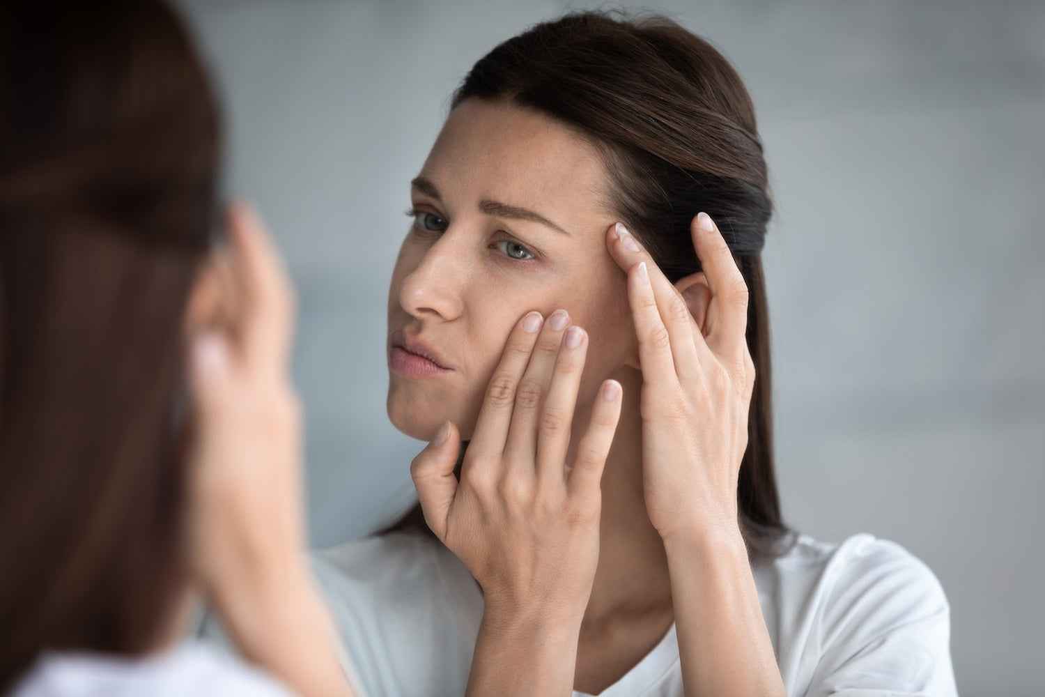 How Stress Impacts the Look of Your Skin (And How Helande Helps You Cope)